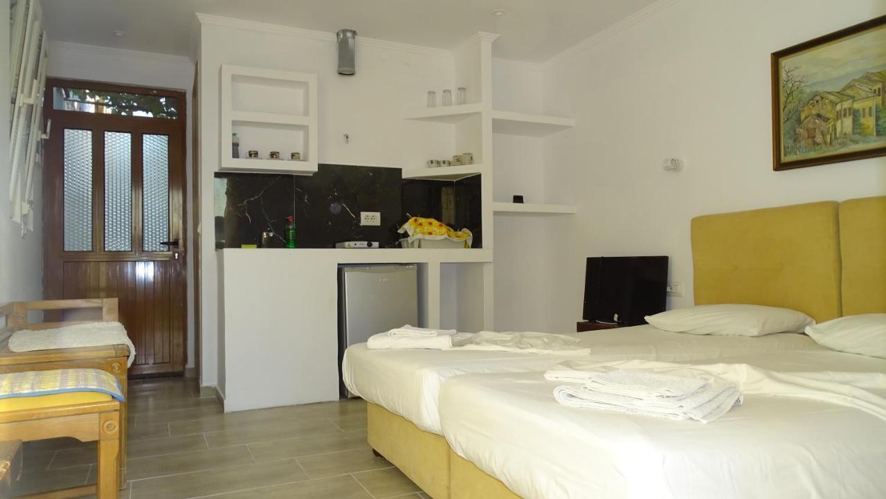 Petro'S Apartments Ksamil Exteriör bild