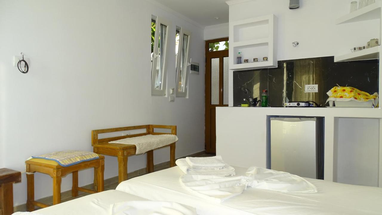 Petro'S Apartments Ksamil Exteriör bild